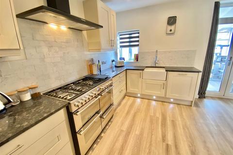 93 Broad Oak, Linthwaite, Huddersfield, HD7 5TE