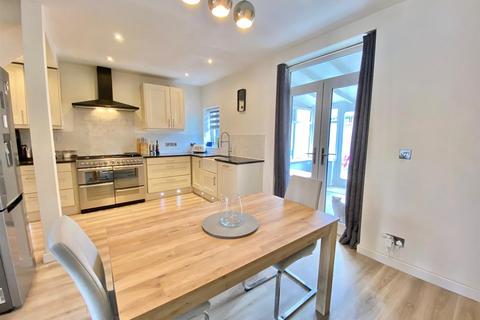 93 Broad Oak, Linthwaite, Huddersfield, HD7 5TE