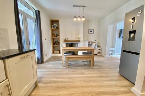 93 Broad Oak, Linthwaite, Huddersfield, HD7 5TE