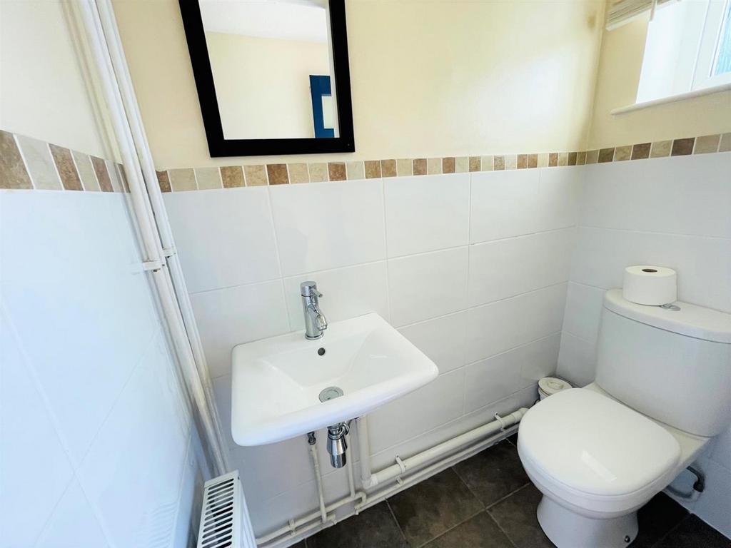 Brynhyfryd, Llangennech, Llanelli 4 bed semidetached house £190,000