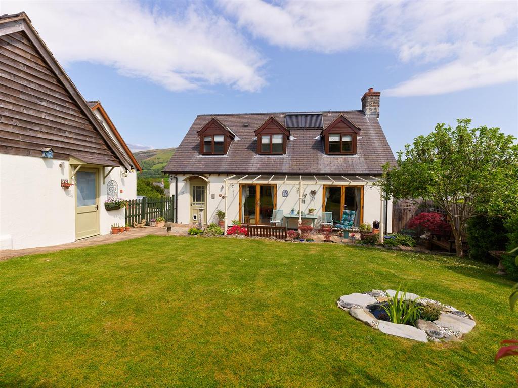 Maes Y Fferm, Penybontfawr, SY10 0GH 3 bed house for sale £360,000