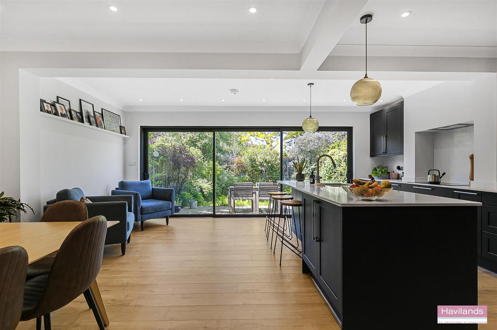 South Lodge Drive, Southgate, N14 4 bed semidetached house for sale