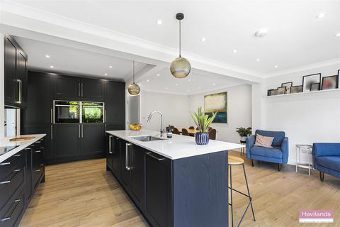 4 bedroom semi-detached house for sale - South Lodge Drive, Southgate, N14