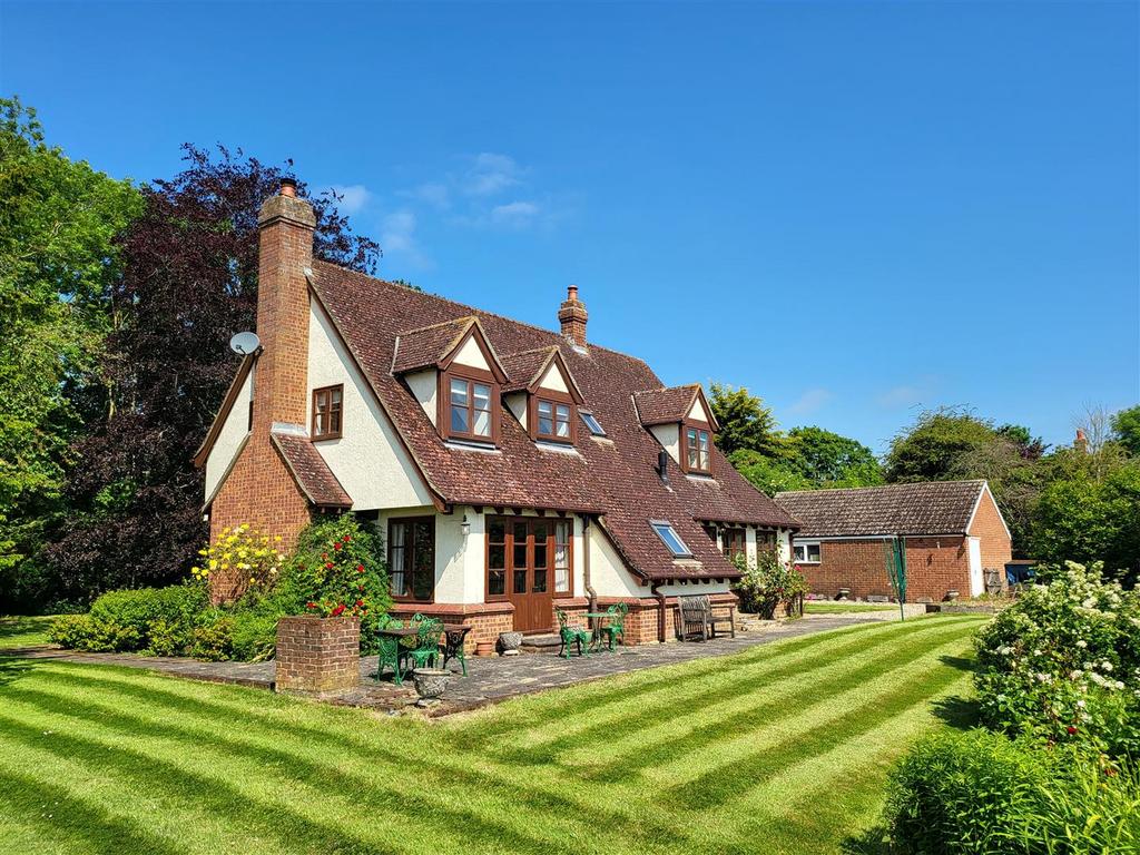 Southern Green, Rushden, Herts 3 bed detached house for sale £875,000