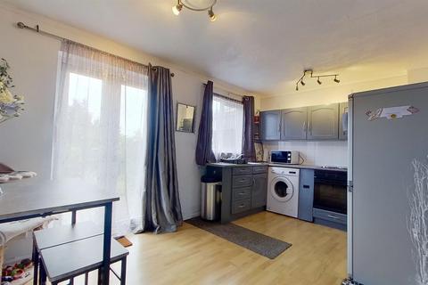 21 Challacombe, Furzton, Milton Keynes, MK4 1DP