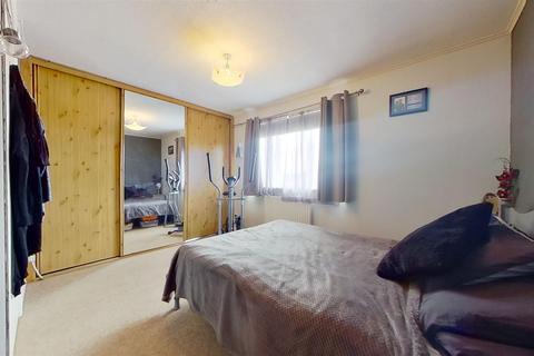 21 Challacombe, Furzton, Milton Keynes, MK4 1DP