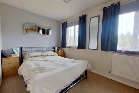 21 Challacombe, Furzton, Milton Keynes, MK4 1DP