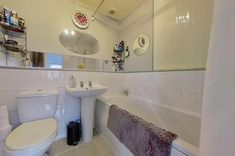 21 Challacombe, Furzton, Milton Keynes, MK4 1DP