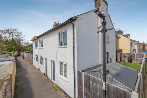 26 Clewer Fields, Windsor, SL4 5BW