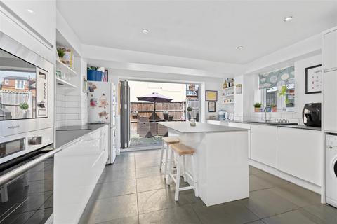 26 Clewer Fields, Windsor, SL4 5BW