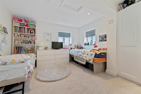 26 Clewer Fields, Windsor, SL4 5BW