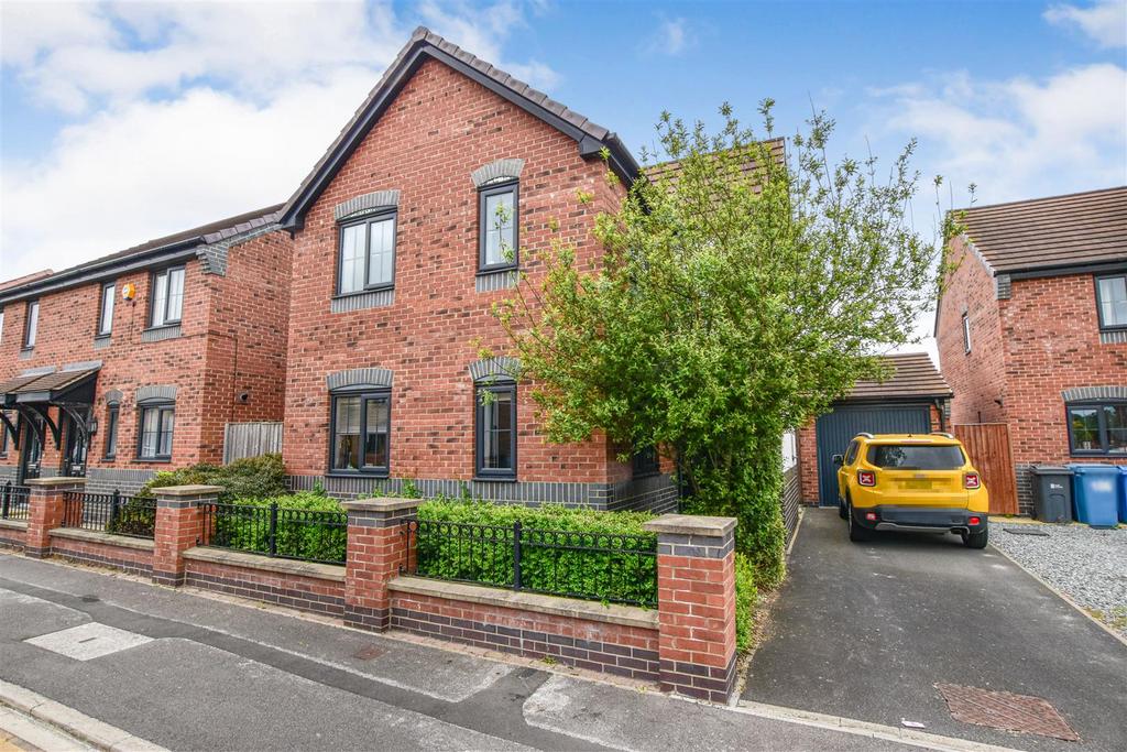 Parkfield Drive, Hull 3 bed detached house for sale £215,000