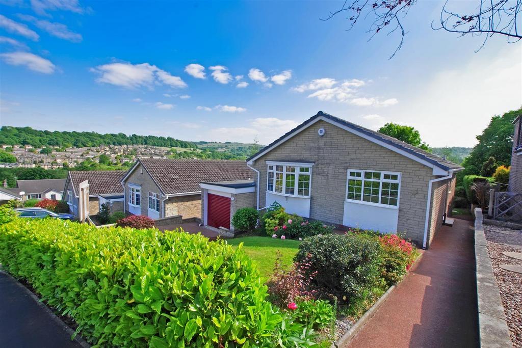 High Meadows, Greetland, Halifax 3 bed detached house for sale £350,000