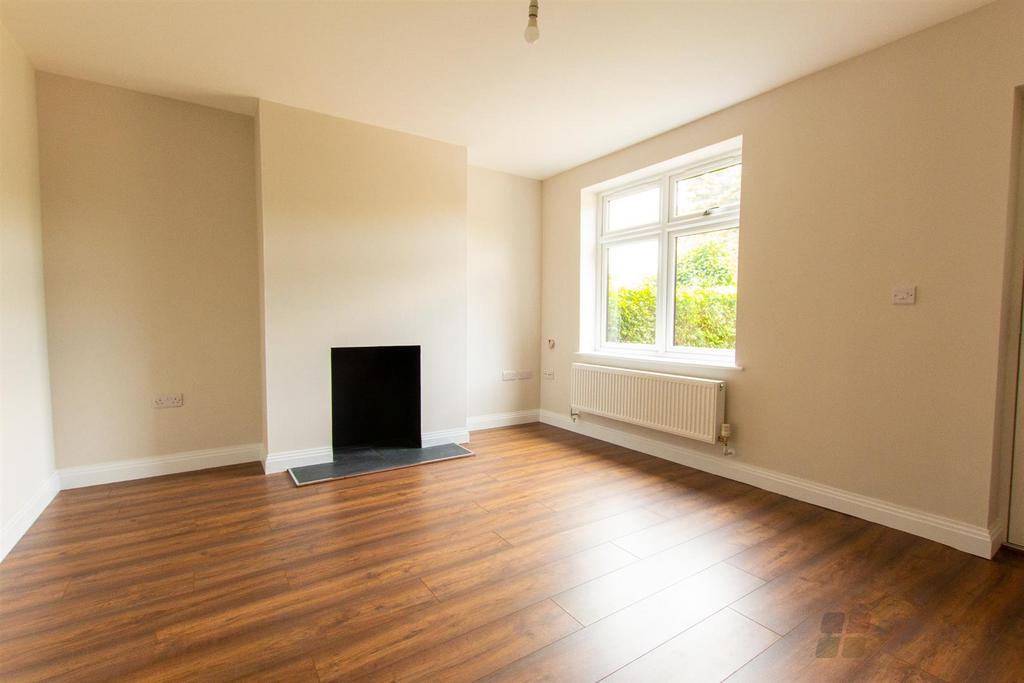 Worthing Road, Dial Post, Horsham 3 bed semidetached house to rent £1,900 pcm (£438 pw)