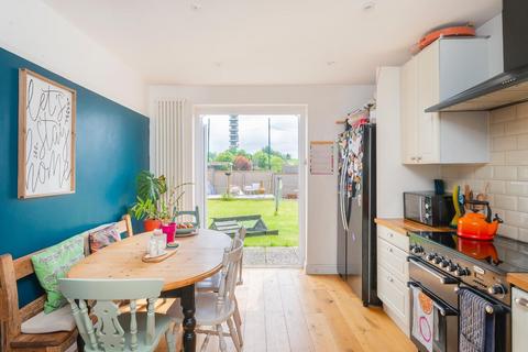 66 Brangwyn Grove, Bristol, BS7 9UD