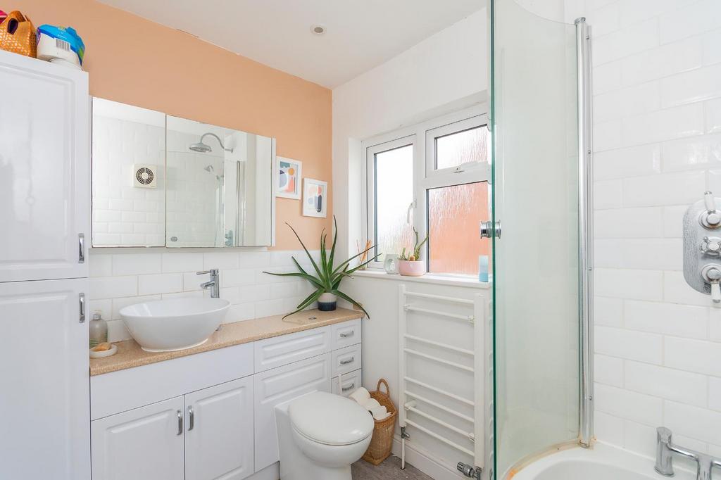 EVORGNYWGNARB66 - Bathroom A.jpg