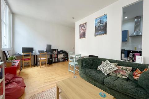 1 bedroom flat to rent, Sunhouse, Bennetts Hill