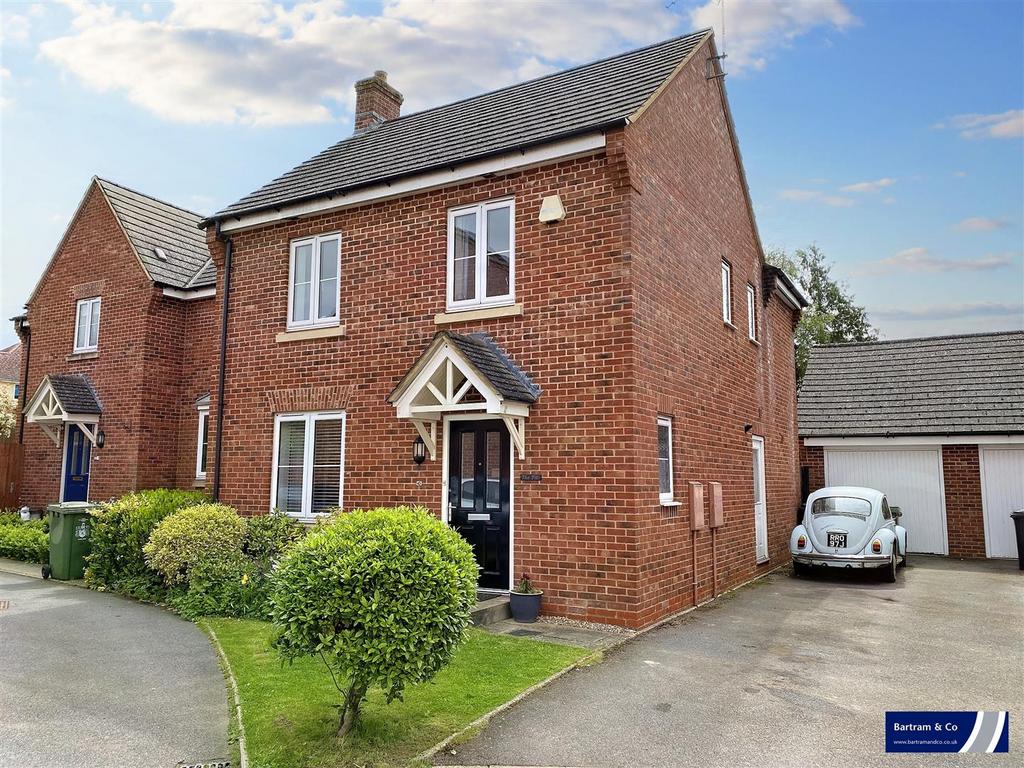 Paddock Close, Silverstone 4 bed detached house for sale £409,995