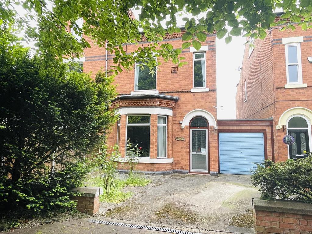 Bingham Road, Radcliffe on Trent, Nottingham 4 bed semidetached house