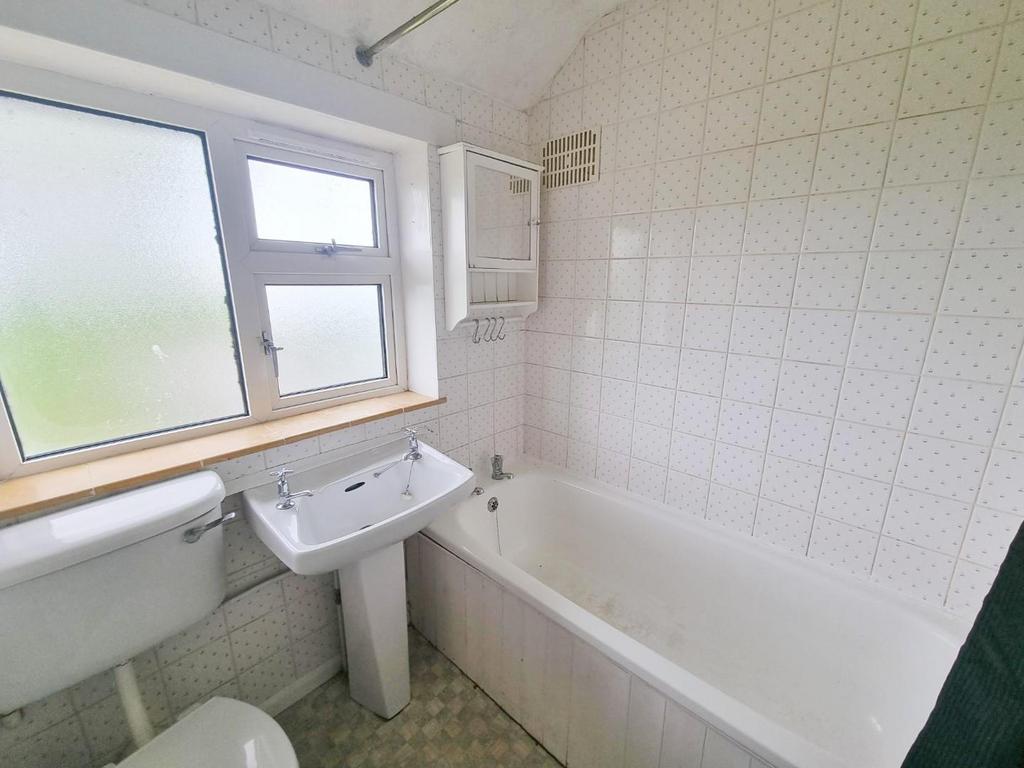 Bathroom (3).jpg