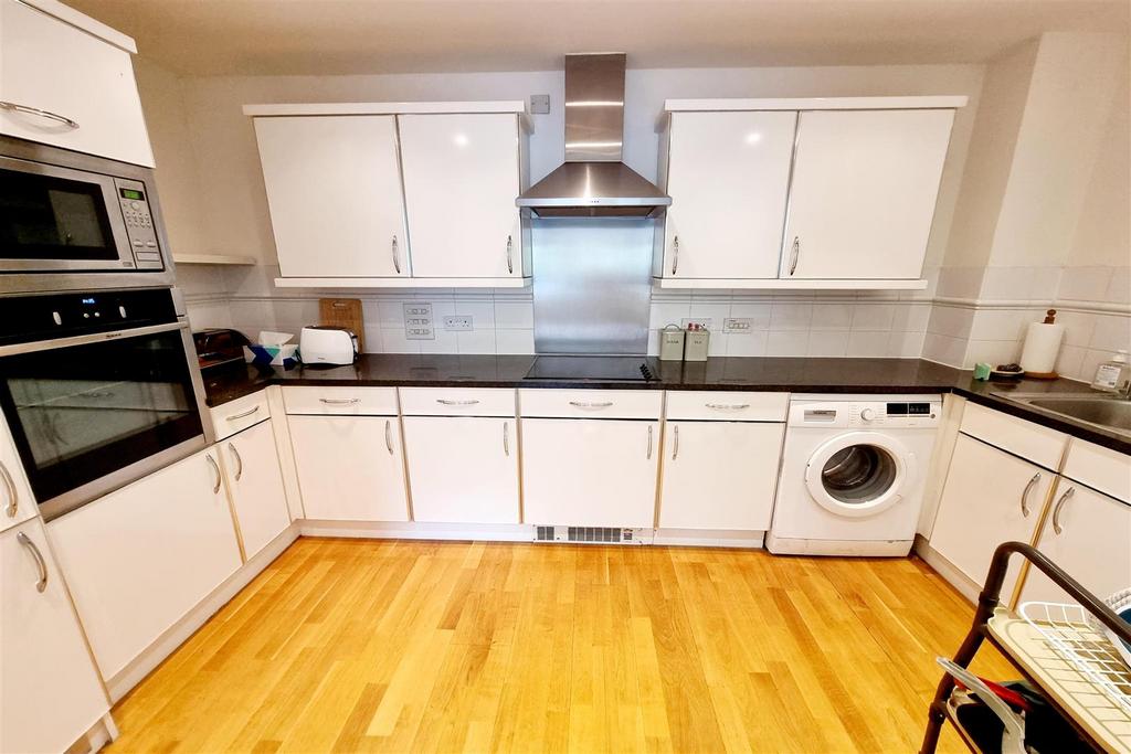 Fitted kitchen:
