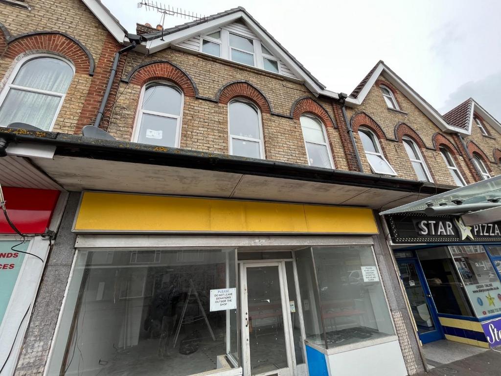 Ashley Road, Parkstone, Poole 2 bed apartment £945 pcm (£218 pw)