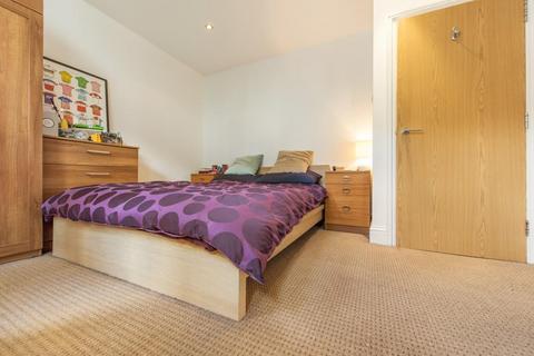 2 bedroom flat to rent - Ducie Street, SW4