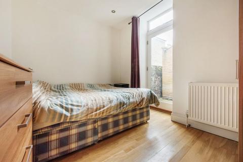 2 bedroom flat to rent - Ducie Street, SW4