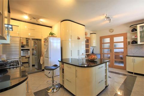 80 Burns Way, Hounslow, TW5 9BB