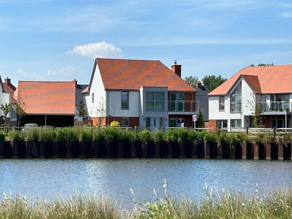 Teasel View, Conningbrook Lakes, Ashford 5 bed detached house for sale
