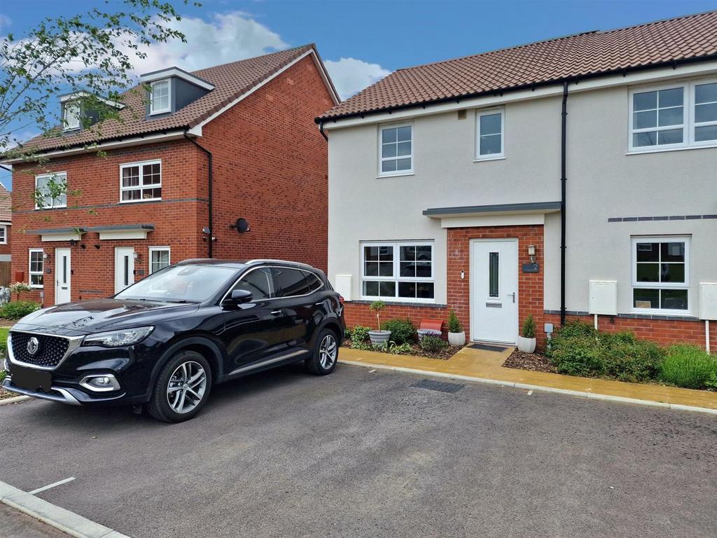 Eagle Crescent, Newent 3 bed end of terrace house for sale £255,000