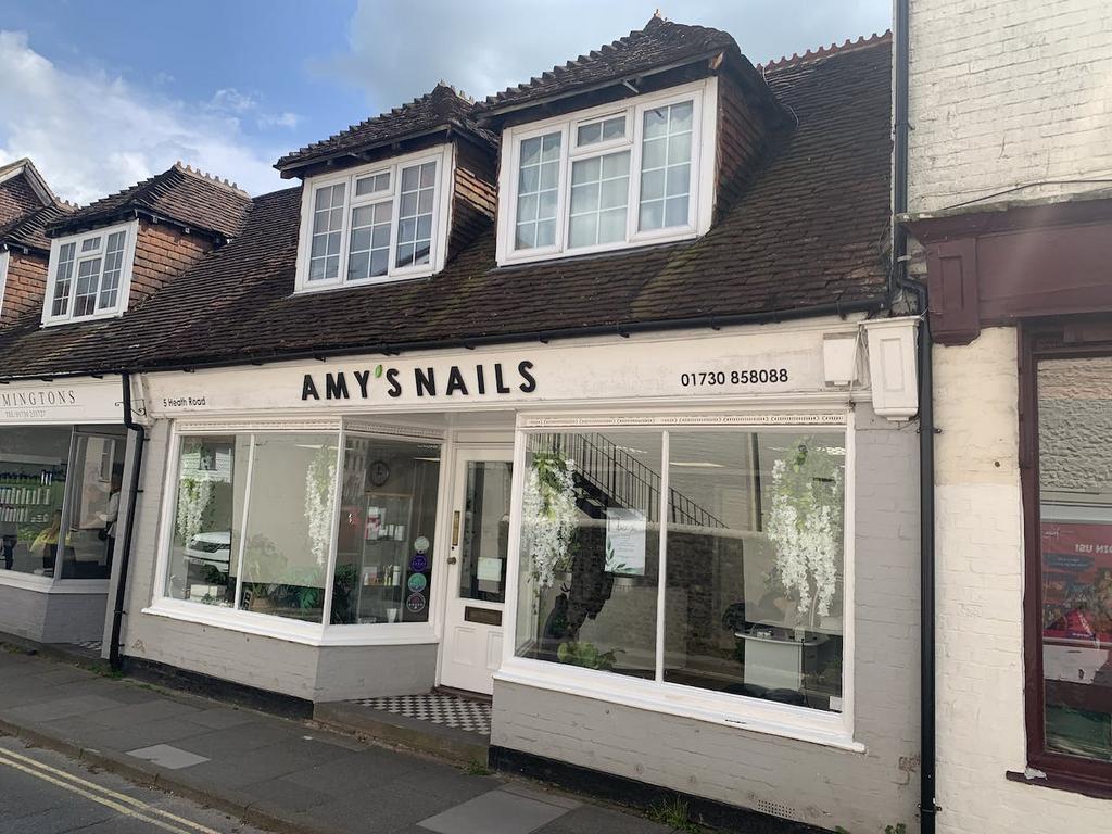 5 Heath Road, Petersfield, GU31 4JE Retail property (high street) £125,000