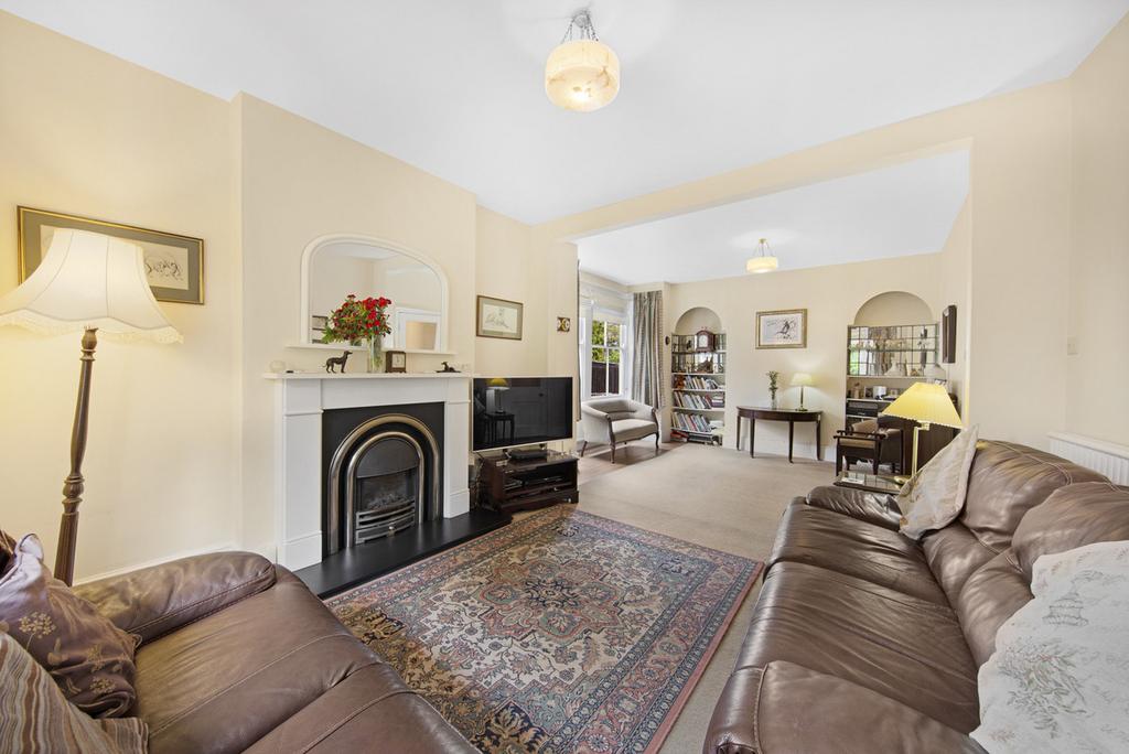 Wellingborough Road, Rushden, NN10 4 bed semidetached house for sale
