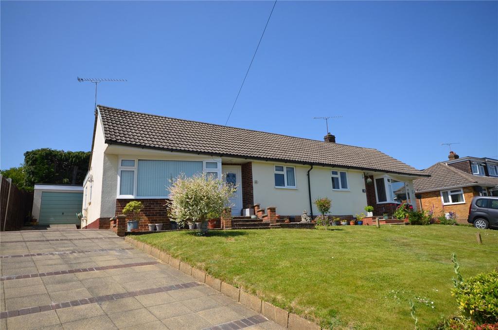 Woodside Road, Farnham, Surrey, GU9 2 bed bungalow for sale £495,000