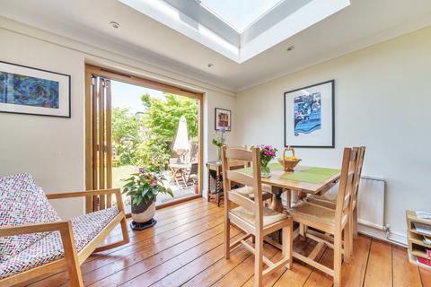3 bedroom semi-detached house for sale - Canbury Avenue, Kingston Upon Thames, KT2