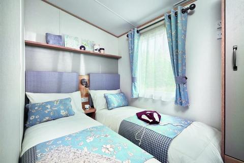 2 bedroom lodge for sale - Pakefield Holiday Park