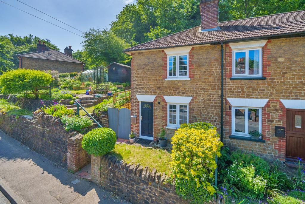 Brighton Road, Godalming, GU7 2 bed end of terrace house for sale £