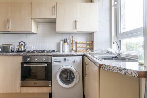 3 bedroom flat to rent, 2550L – Albert Place, Edinburgh, EH7 5HN