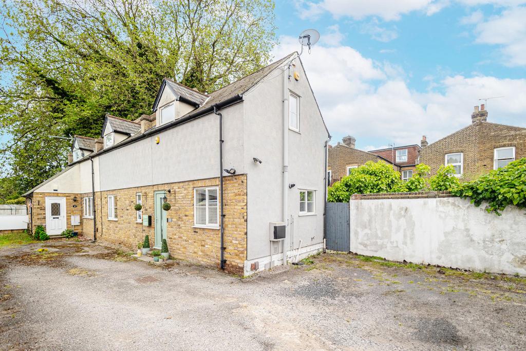 North Avenue, Southendonsea, SS2 2 bed semidetached house £270,000