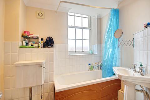 undefined, Commercial Road, The Docks, Gloucester, GL1