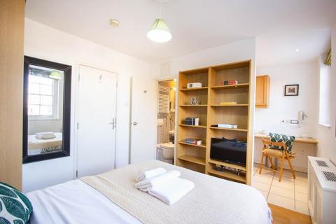 Studio to rent, North Gower Street, Euston, London, NW1
