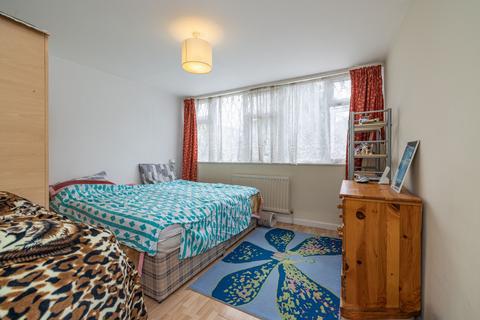 3 bedroom flat for sale - Wharton Close, Neasden, NW10