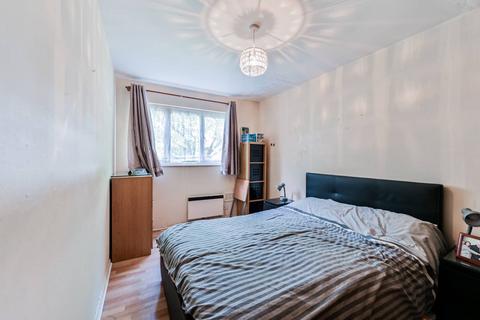 2 bedroom flat for sale - 25 Medesenge Way, Palmers Green, London, N13