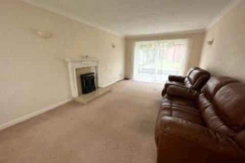 4 bedroom detached house to rent, Ferndale Drive, Priorslee, Telford, Shropshire, TF2
