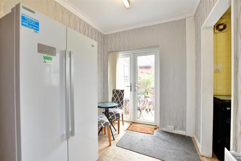 3 bedroom terraced house for sale - Hall Lane, Chingford, London