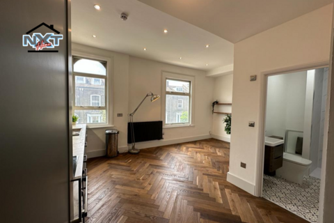 3 bedroom flat to rent, Cricketfield Road, Hackney, E5