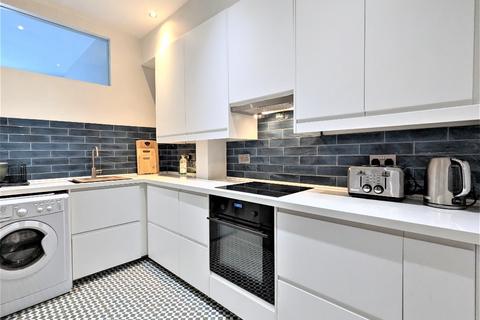 2 bedroom flat to rent, Bellevue Road, Canonmills, Edinburgh, EH7