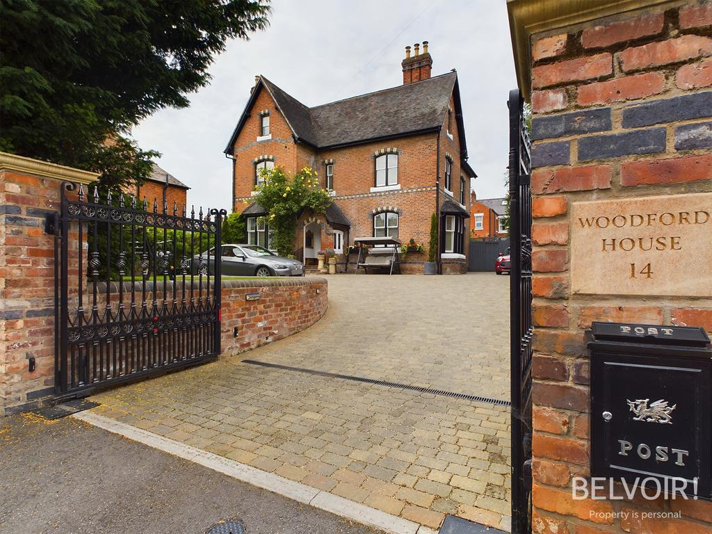 Longner Street, Mountfields, Shrewsbury, SY3 5 bed detached house for