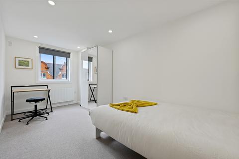 4 bedroom flat for sale, Harley Street, Marylebone Village, London W1