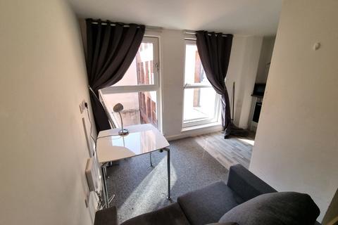1 bedroom apartment to rent, Studio Apartment in Wolstenholme Sq